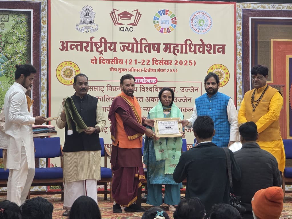 Astrologer Priyanka Pal Award